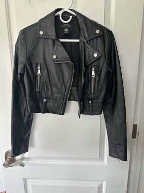Urban Outfitters Black Cropped Faux Leather Moto Jacket with Zip Pockets